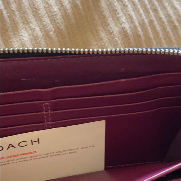 AUTHENTIC Coach wallet - Picture 4 of 5